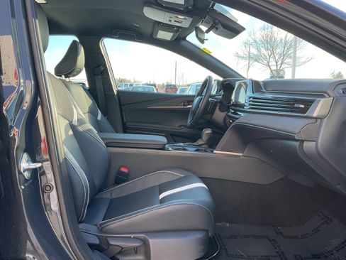 Used 2025 Toyota Camry SE image 12