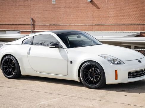 Used 2006 Nissan 350Z Coupe w/ (N93) Cargo Convenience Pkg image 32