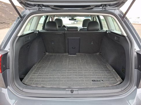 Used 2019 Volkswagen Golf SE FWD image 28