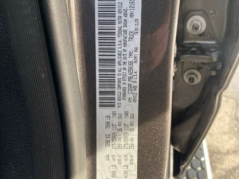 Used 2020 RAM 1500 Laramie AWD/4WD image 17