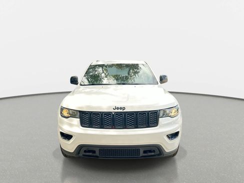 Used 2019 Jeep Grand Cherokee Laredo RWD image 3
