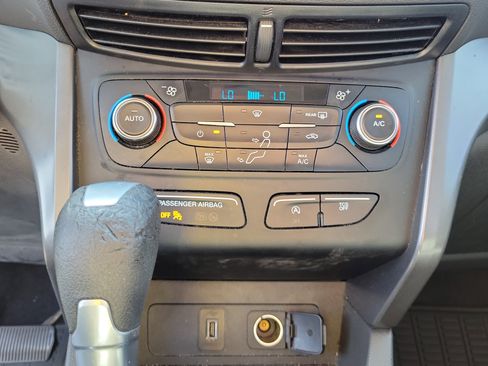 Used 2017 Ford Escape SE image 16