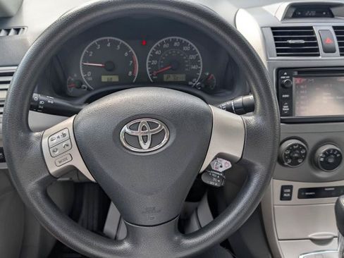 Used 2013 Toyota Corolla LE FWD image 17