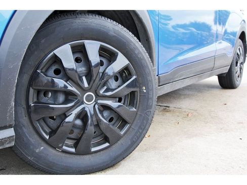 Certified 2025 Nissan Kicks Play S FWD image 28