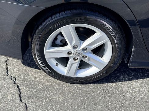 Used 2012 Toyota Camry L image 11