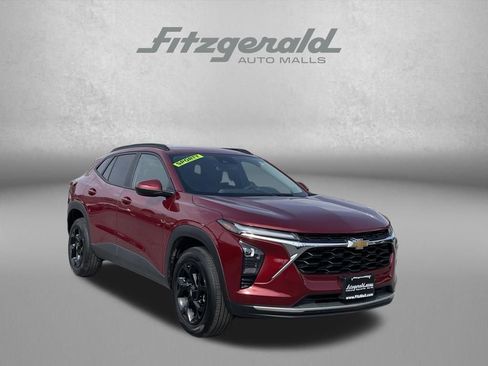 Used 2025 Chevrolet Trax LT image 1