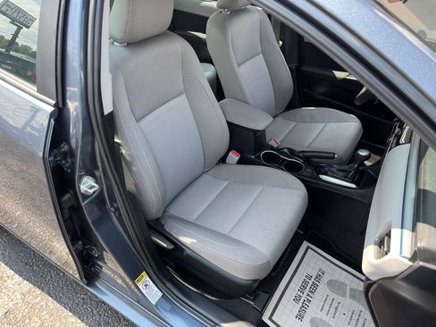 Used 2016 Toyota Corolla LE FWD image 29