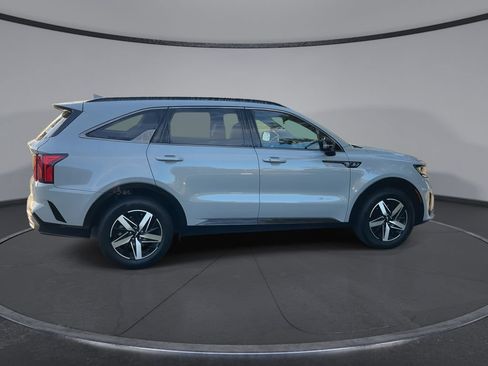 Used 2022 Kia Sorento EX w/ Panoramic Sunroof Package FWD image 9
