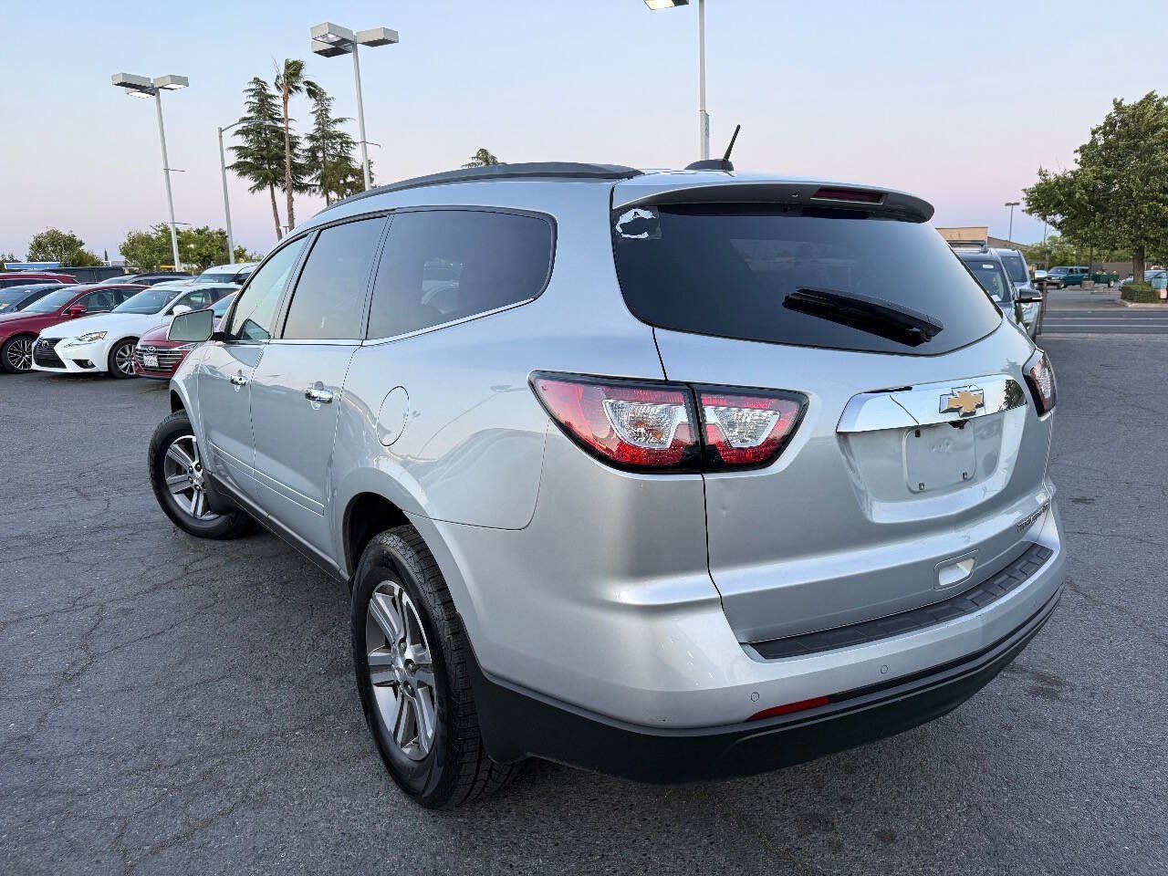 Used 2016 Chevrolet Traverse LT FWD image 5