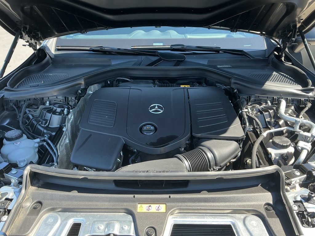 Used 2024 Mercedes-Benz GLC 300 4MATIC image 24