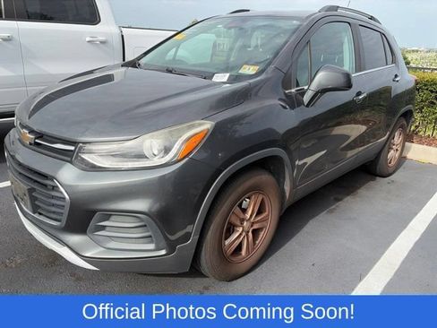Used 2017 Chevrolet Trax LT w/ LT Convenience Package AWD/4WD image 2