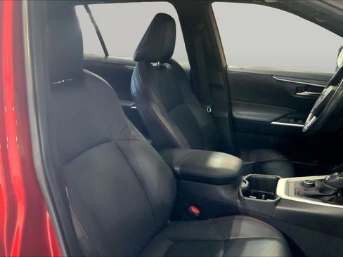 Used 2022 Toyota RAV4 SE w/ Weather & Moonroof Package AWD/4WD image 9
