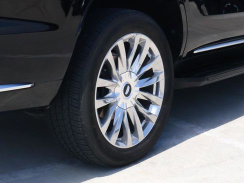 Used 2024 Cadillac Escalade Premium Luxury AWD/4WD image 12