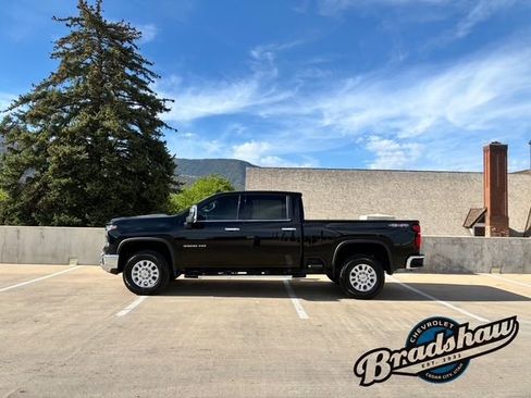 Used 2025 Chevrolet Silverado 3500 LTZ AWD/4WD image 4