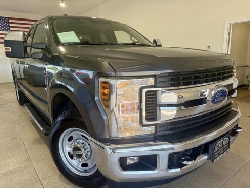 Used 2019 Ford F250 XLT w/ XLT Premium Package RWD image 3