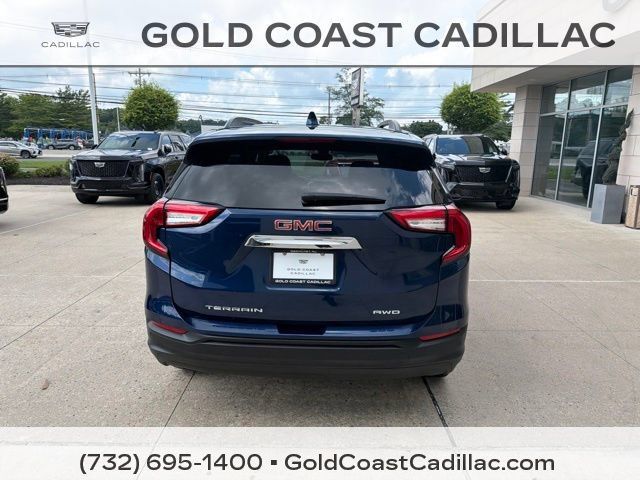 Used 2023 GMC Terrain SLE w/ Driver Convenience Package AWD/4WD image 3