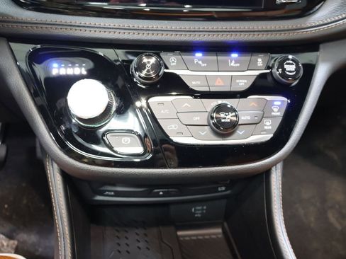 New 2026 Chrysler Pacifica Pinnacle image 21