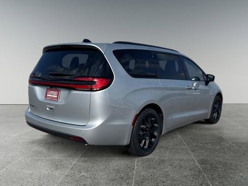 New 2026 Chrysler Pacifica Select w/ S Appearance Package image 3