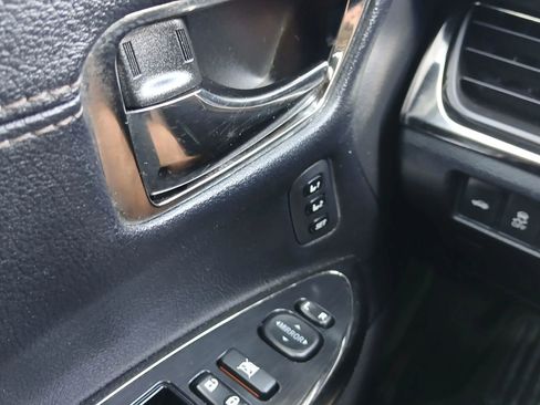 Used 2014 Toyota Avalon Limited image 19