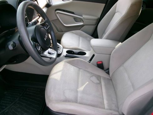 Used 2025 Kia Soul LX FWD image 13