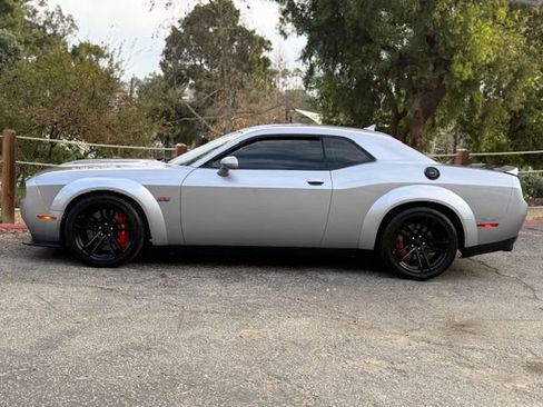 Used 2015 Dodge Challenger SRT w/ Technology Group image 4