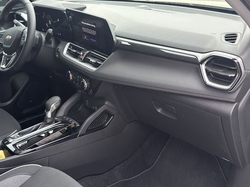 New 2026 Chevrolet TrailBlazer LT w/ LT Cold Weather Package FWD image 16