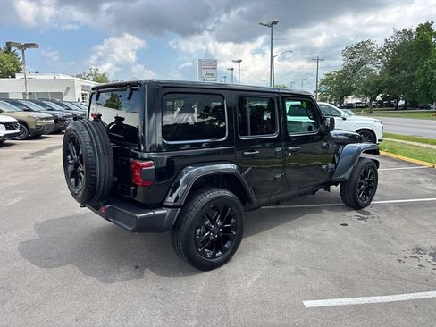 Used 2025 Jeep Wrangler Unlimited Sahara w/ Safety Group AWD/4WD image 28