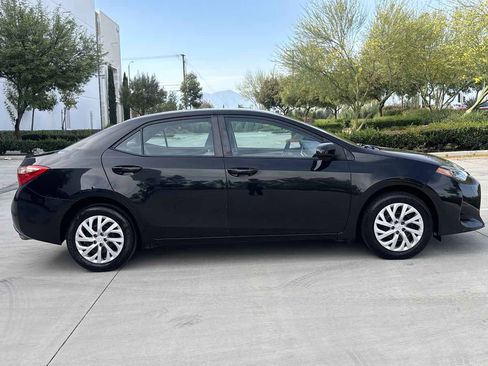 Used 2017 Toyota Corolla LE w/ Carpet Mat Package (TMS) FWD image 2