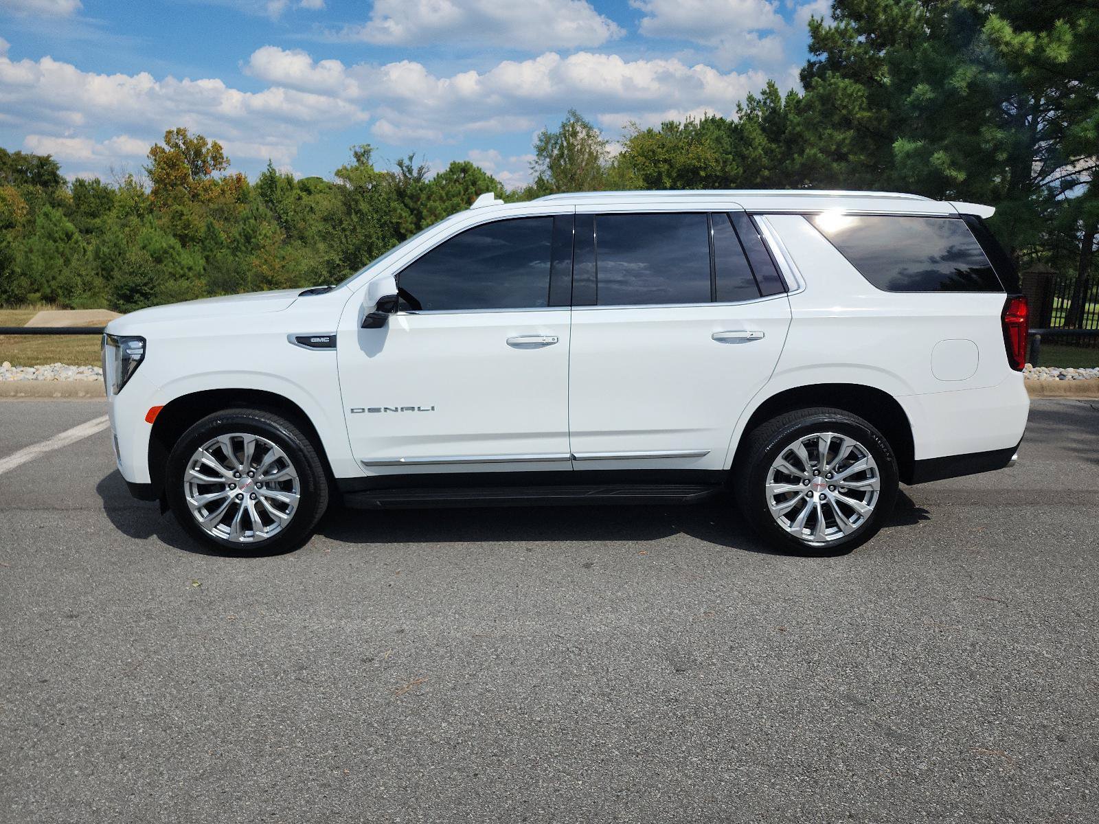 Used 2024 GMC Yukon Denali AWD/4WD image 2