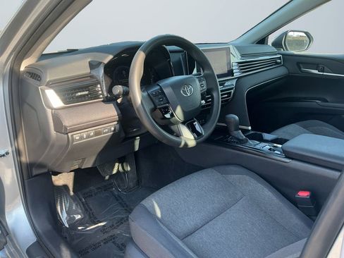 Used 2025 Toyota Camry LE image 11