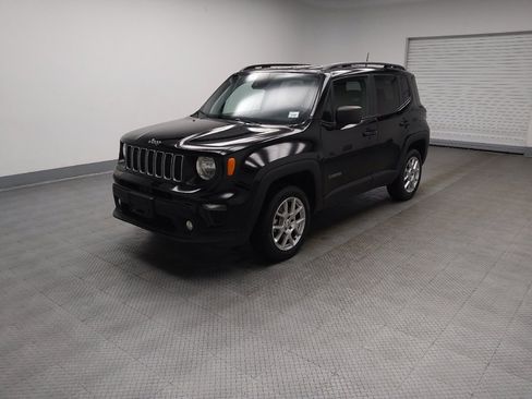 Used 2022 Jeep Renegade Latitude AWD/4WD image 2
