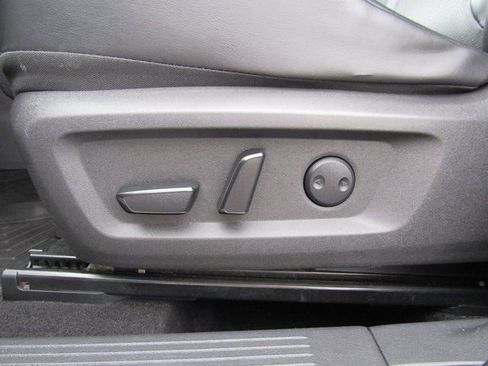 Used 2021 Nissan Rogue SV w/ Premium Package image 12