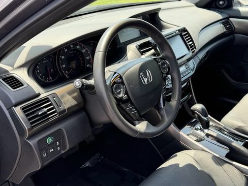 Used 2017 Honda Accord Touring image 12