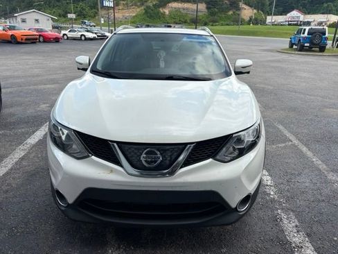 Used 2018 Nissan Rogue Sport SL FWD image 2