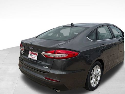 Used 2019 Ford Fusion SE FWD image 5