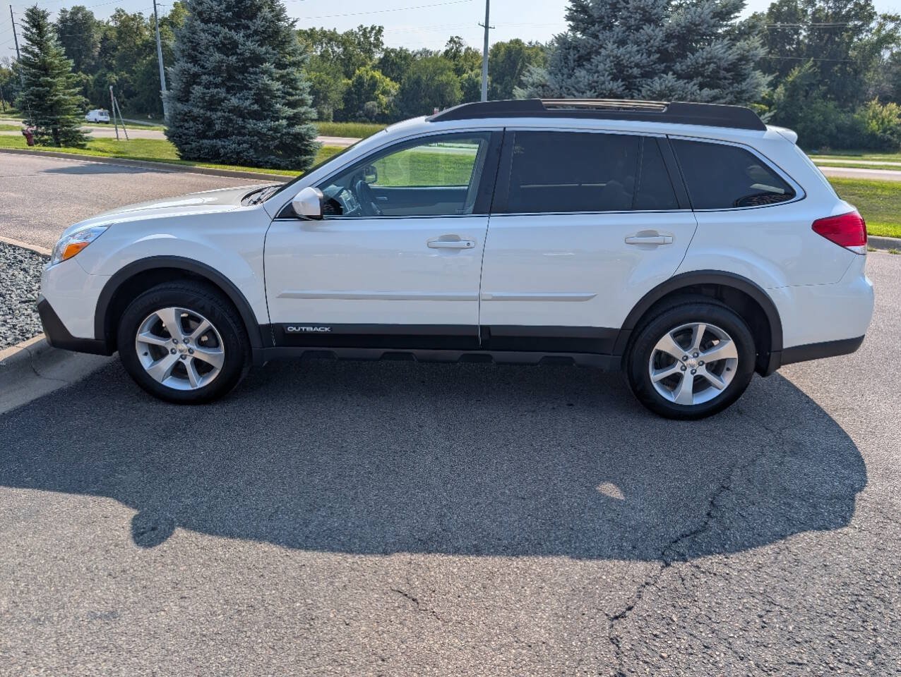 Used 2014 Subaru Outback 2.5i Limited AWD/4WD image 6