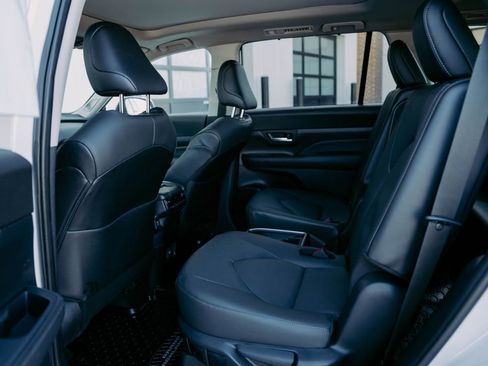 Used 2025 Toyota Grand Highlander Limited image 15