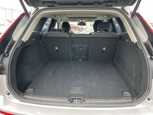 Used 2025 Volvo XC60 B5 Plus image 24