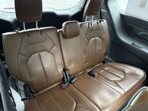 Used 2019 Chrysler Pacifica Limited w/ Advanced Safetytec Group image 27