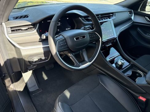 New 2025 Jeep Grand Cherokee Altitude AWD/4WD image 11