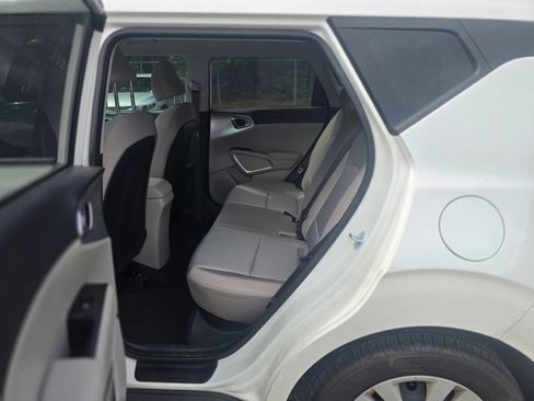 Used 2024 Kia Soul LX FWD image 10