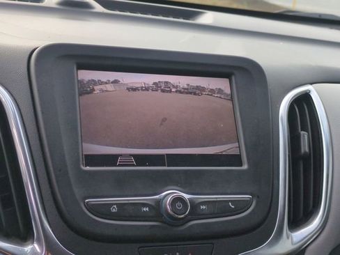 Used 2022 Chevrolet Equinox LS w/ LS Convenience Package image 23