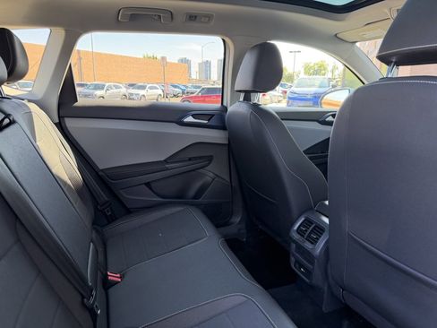 Used 2024 Volkswagen Taos SE w/ Panoramic Sunroof Package image 38