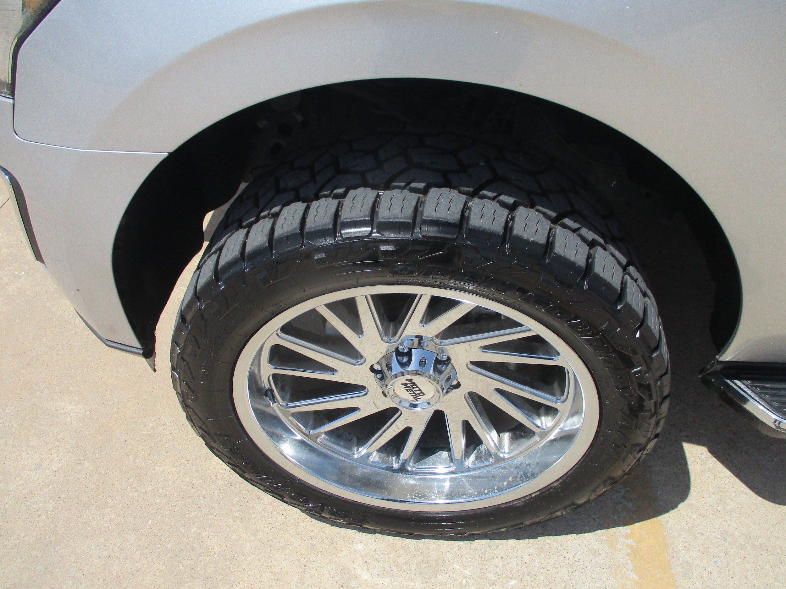 Used 2019 Ford Expedition XLT w/ Equipment Group 202A RWD image 3