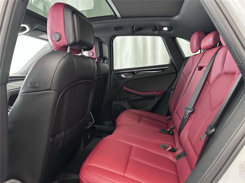 Used 2025 Porsche Macan image 24