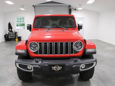Used 2025 Jeep Wrangler Unlimited Sahara AWD/4WD image 3