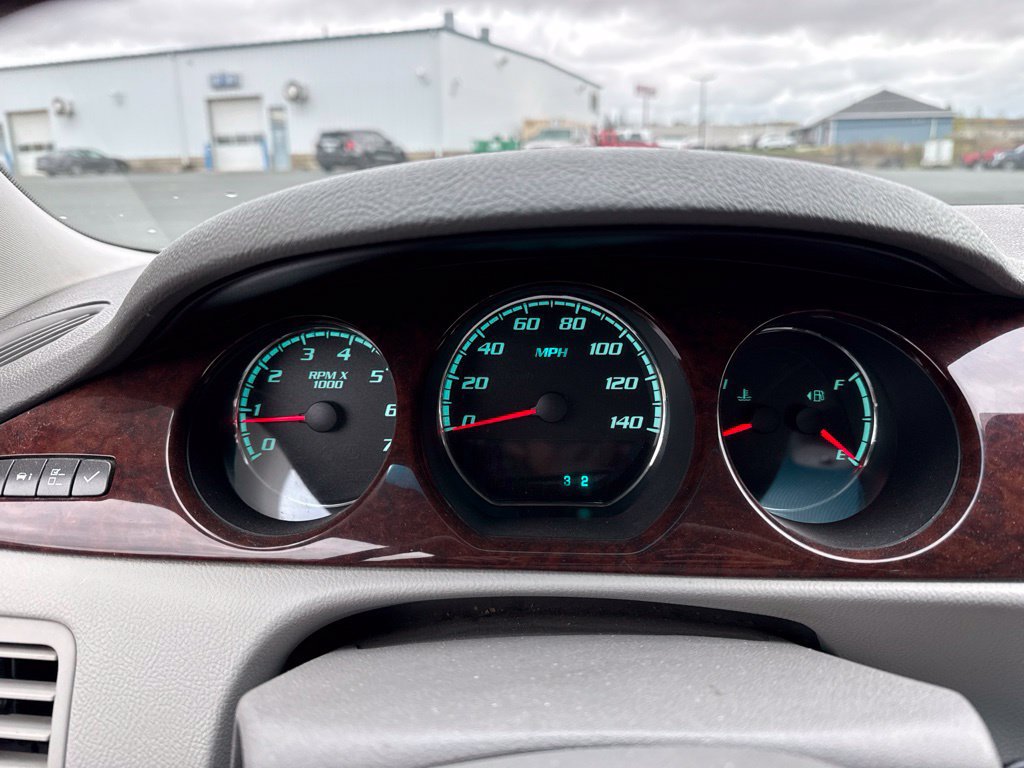 Used 2011 Buick Lucerne CXL FWD image 14