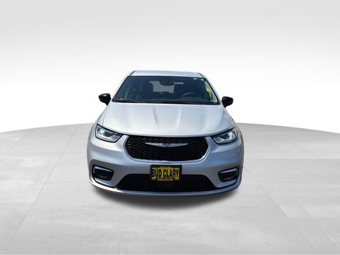 Used 2024 Chrysler Pacifica Touring-L FWD image 9