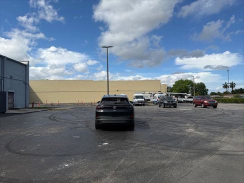 Used 2023 Volkswagen ID.4 Pro S image 6