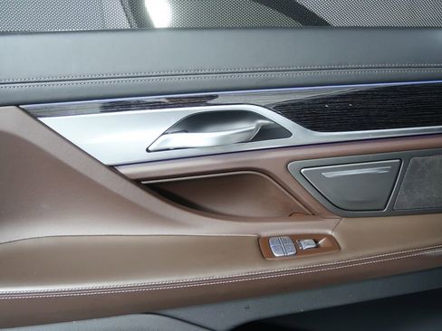 Used 2021 BMW 740i w/ M Sport Package image 13